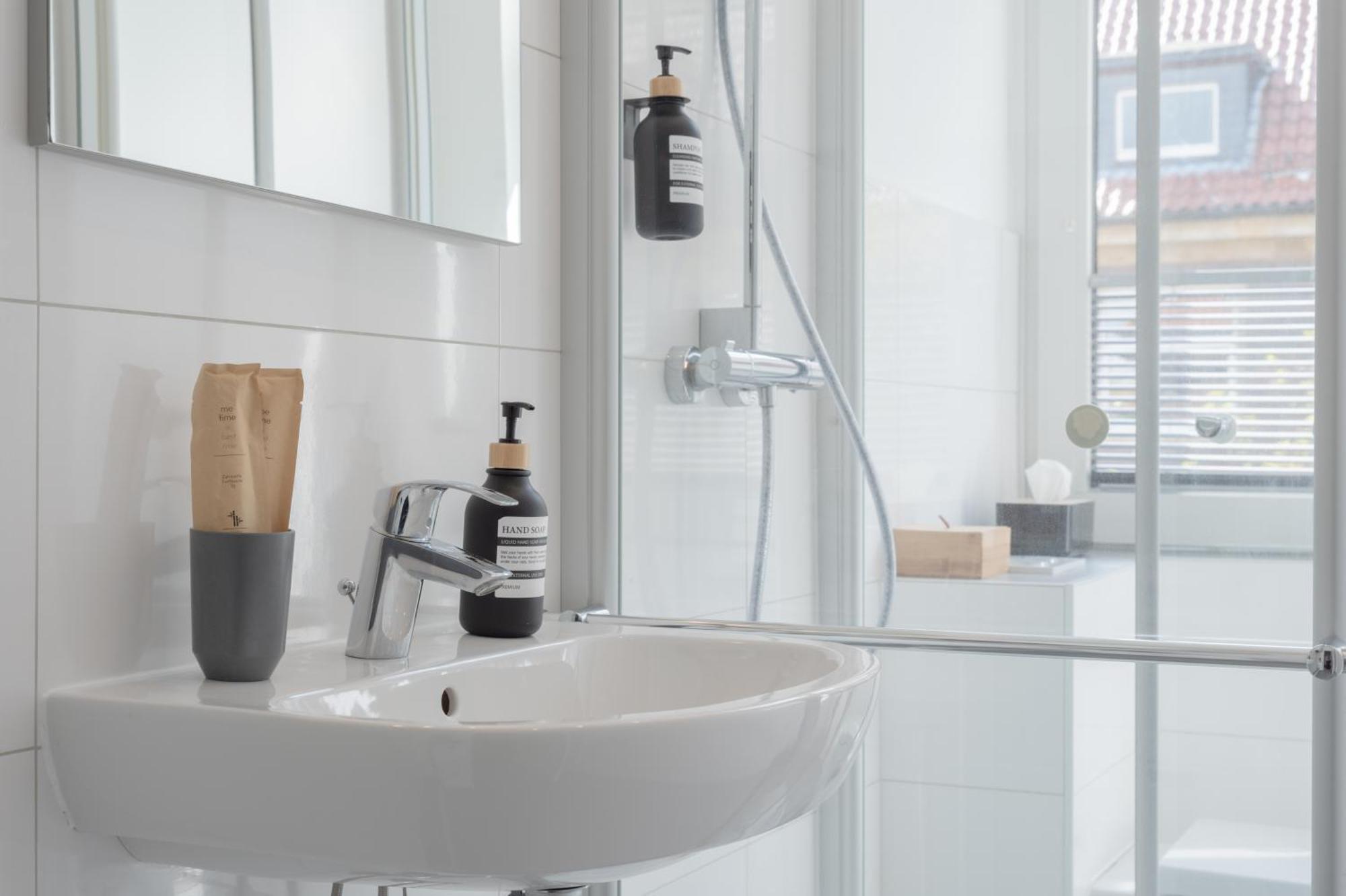 Modernes Apartment In Top Lage Komfortabel Eingerichtet Mit Arbeitsplatz Und Kueche - Geibelsuite Hanovre Extérieur photo